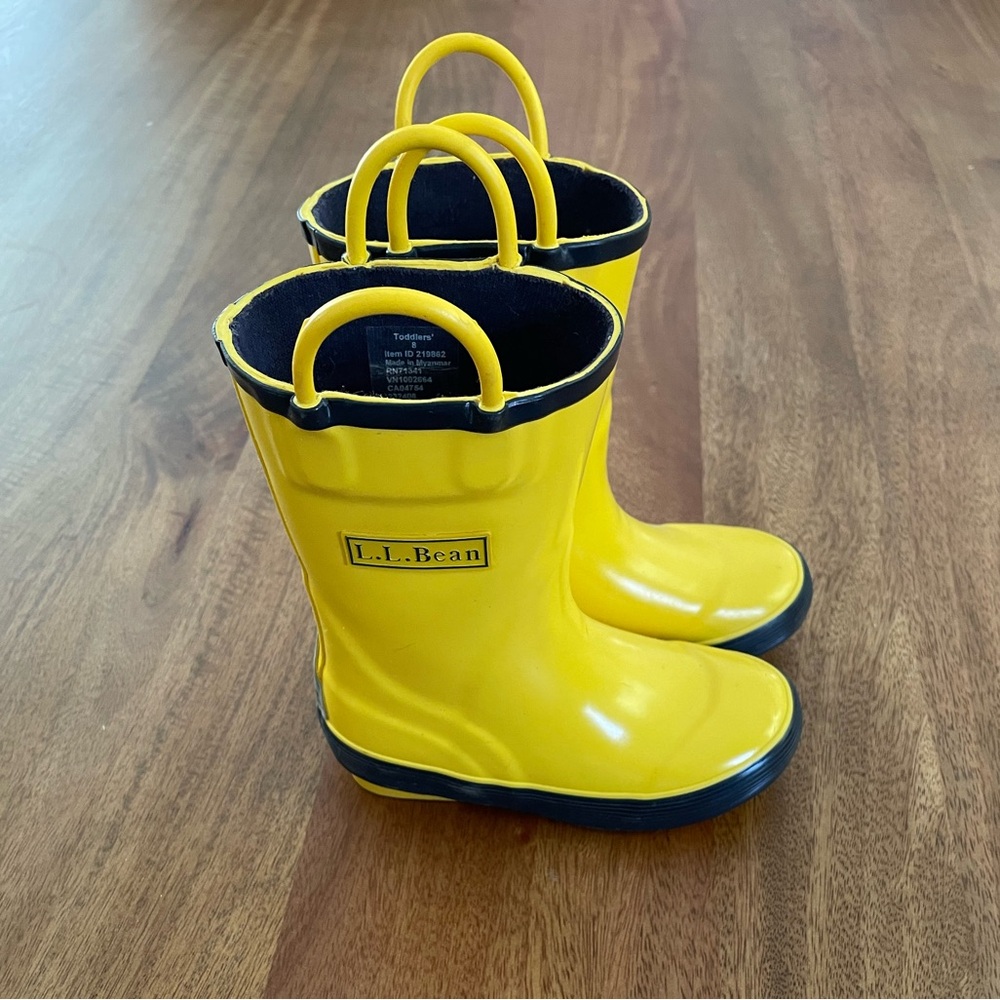 L.L. Bean Toddler’s Puddle Stompers Rain Boots, Little Kids size 8
